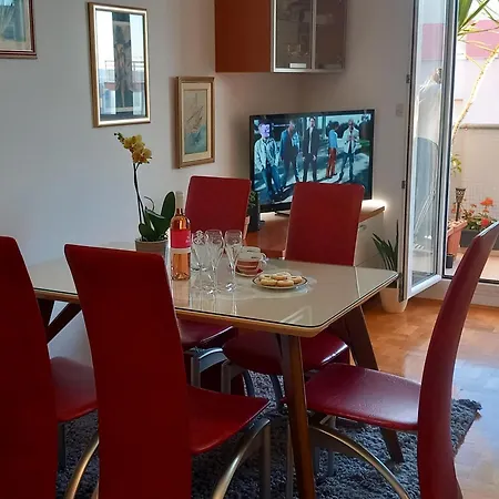 Harmony - Pleasant And Comfortable Place With A Balcony And A Secured Garage 스플리트